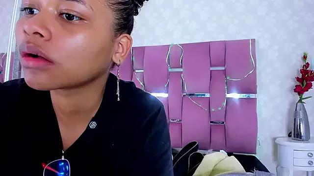 moon_HoneyX from StripChat is Freechat