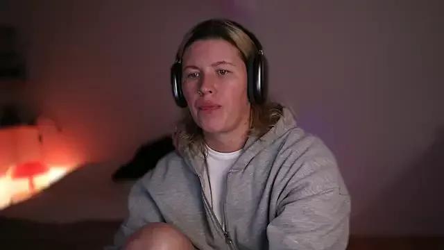 Girls: discover live performances with matured cam models, from teasing to fixations, in a variety of stunning live sex cams.