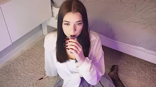 Girls: discover live performances with matured cam models, from teasing to fixations, in a variety of stunning live sex cams.