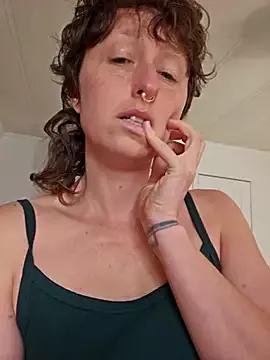 mossy_kiss from StripChat