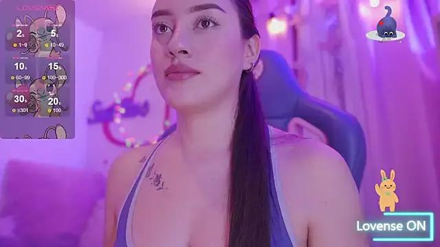Nalia_adams from StripChat is Freechat