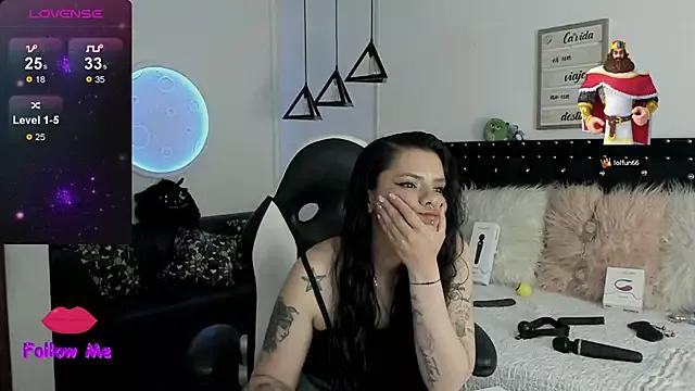 Girls: discover live performances with matured cam models, from teasing to fixations, in a variety of stunning live sex cams.