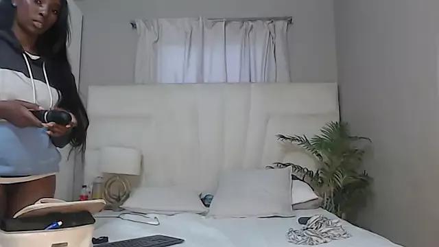 naughtyblackdolie from StripChat is Freechat