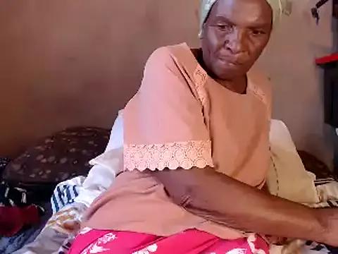 NaughtyGranny from StripChat is Freechat