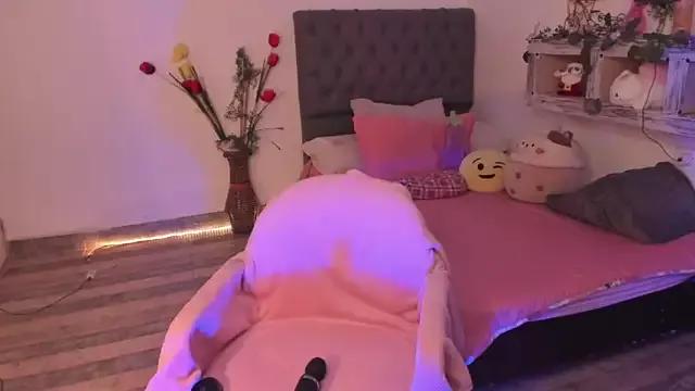 Girls: discover live performances with matured cam models, from teasing to fixations, in a variety of stunning live sex cams.