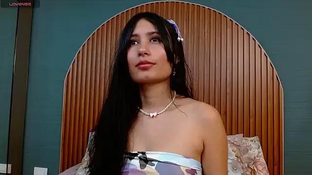 NayeCloud from StripChat is Freechat