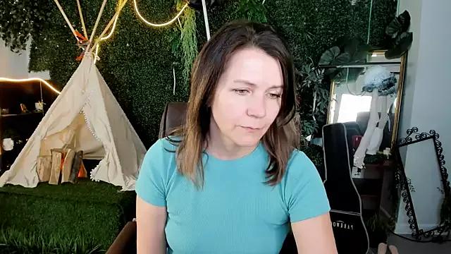 NicoleHitman from StripChat is Freechat