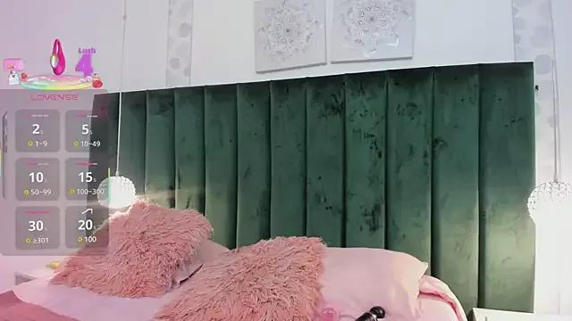 Girls: discover live performances with matured cam models, from teasing to fixations, in a variety of stunning live sex cams.