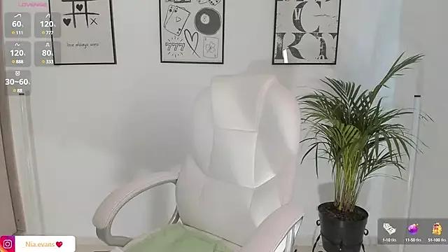 NiiaEvanss from StripChat