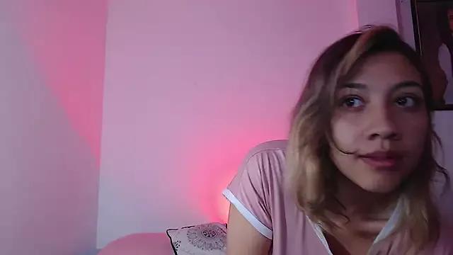 Girls: discover live performances with matured cam models, from teasing to fixations, in a variety of stunning live sex cams.