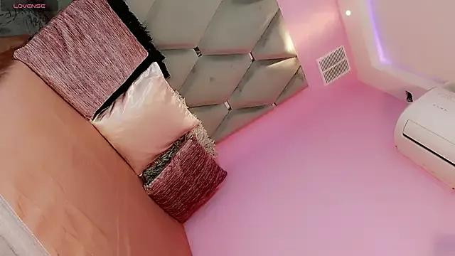 Nina_Keyli from StripChat is Freechat