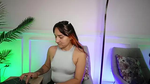 Girls: discover live performances with matured cam models, from teasing to fixations, in a variety of stunning live sex cams.