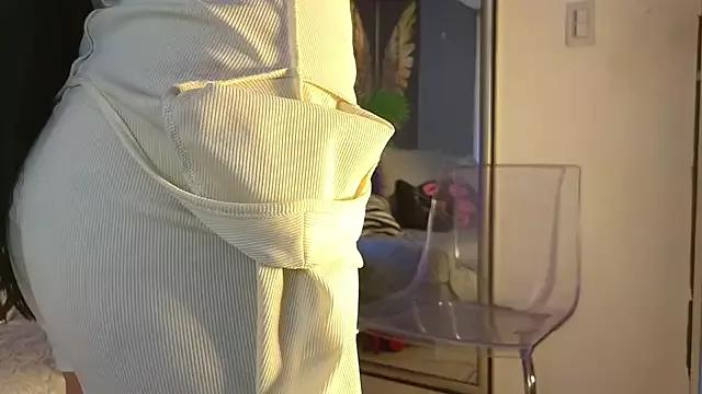 ninahoneysex from StripChat is Freechat
