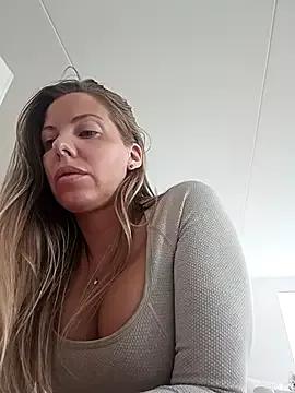 Nova-Lee from StripChat is Freechat