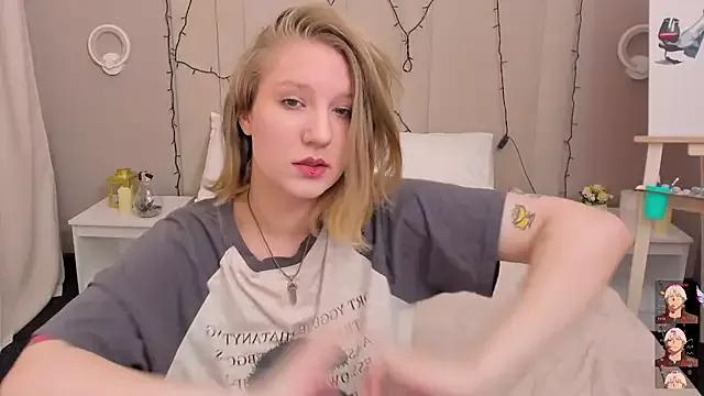 NovaVi from StripChat is Freechat