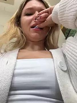 Girls: discover live performances with matured cam models, from teasing to fixations, in a variety of stunning live sex cams.