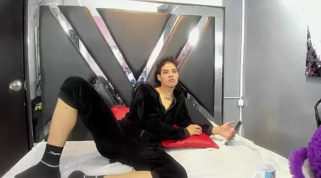 Oliver_Thomson from StripChat is Freechat