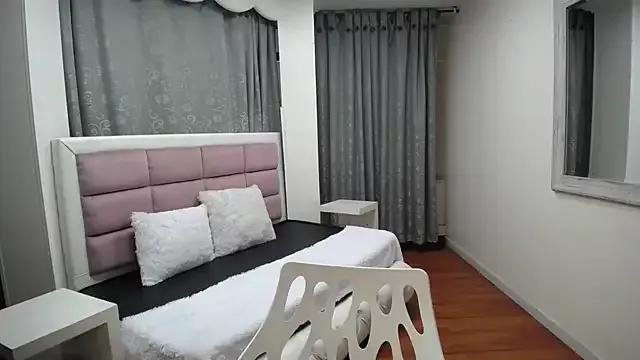 Girls: discover live performances with matured cam models, from teasing to fixations, in a variety of stunning live sex cams.