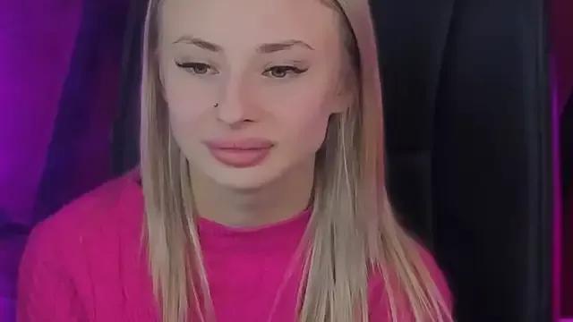 PollyMillees from StripChat