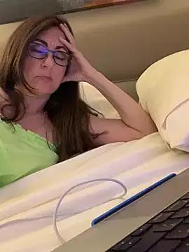 PreciousKittyXO from StripChat is Freechat