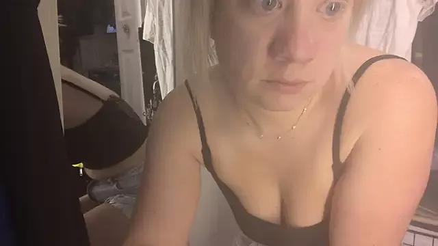 prettylilandrea from StripChat is Freechat