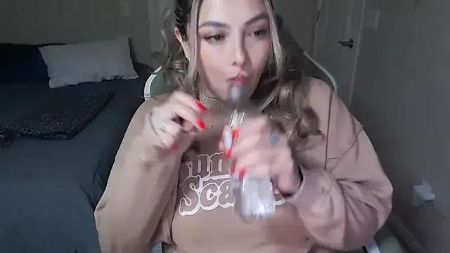 Girls: discover live performances with matured cam models, from teasing to fixations, in a variety of stunning live sex cams.