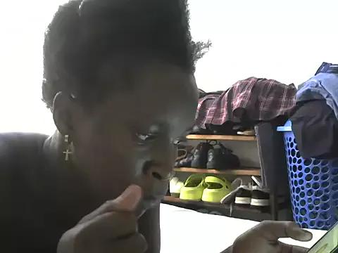 Queen-flozy from StripChat