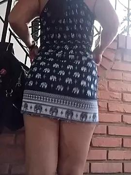 Girls: discover live performances with matured cam models, from teasing to fixations, in a variety of stunning live sex cams.