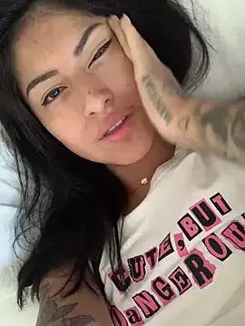 QueenFernanda from StripChat is Freechat