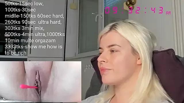 queenofthenighttt from StripChat is Freechat