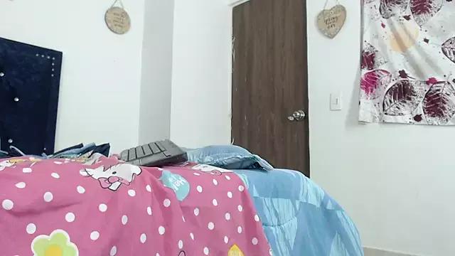 QueenSquirt_ from StripChat is Freechat