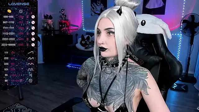RachelQueen_ from StripChat is Freechat
