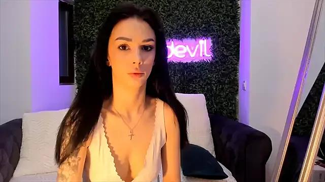 Girls: discover live performances with matured cam models, from teasing to fixations, in a variety of stunning live sex cams.