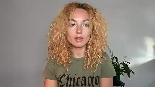 Redd_girl from StripChat