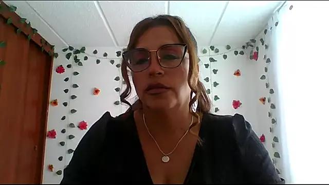 Girls: discover live performances with matured cam models, from teasing to fixations, in a variety of stunning live sex cams.