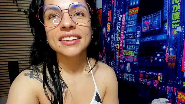 Girls: discover live performances with matured cam models, from teasing to fixations, in a variety of stunning live sex cams.