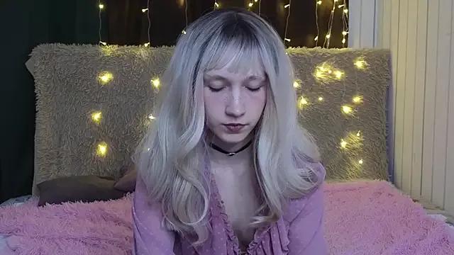 RowenaDarter from StripChat is Freechat