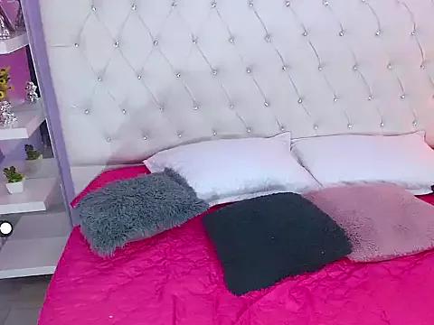 Girls: discover live performances with matured cam models, from teasing to fixations, in a variety of stunning live sex cams.