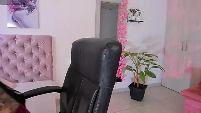 Girls: discover live performances with matured cam models, from teasing to fixations, in a variety of stunning live sex cams.