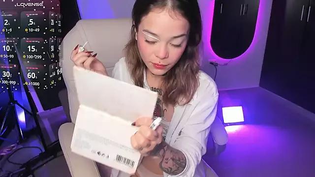 sabrinamoonie from StripChat is Freechat