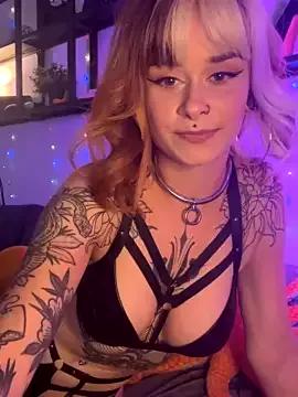 SallyDinosaur from StripChat