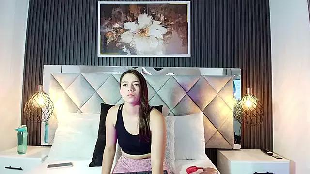 Girls: discover live performances with matured cam models, from teasing to fixations, in a variety of stunning live sex cams.