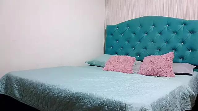salome_oli from StripChat is Freechat