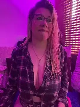 Girls: discover live performances with matured cam models, from teasing to fixations, in a variety of stunning live sex cams.