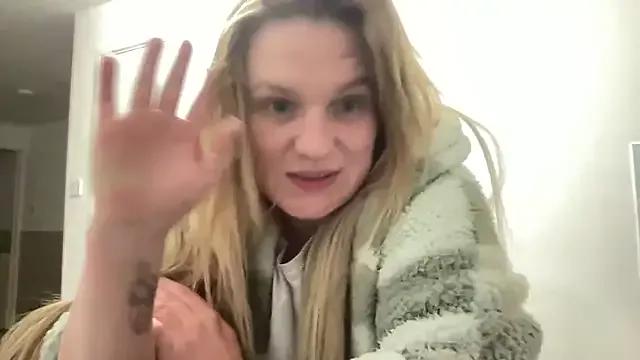 Girls: discover live performances with matured cam models, from teasing to fixations, in a variety of stunning live sex cams.