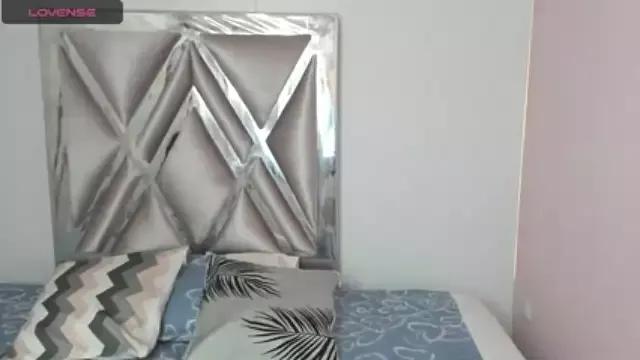 samaraggold from StripChat