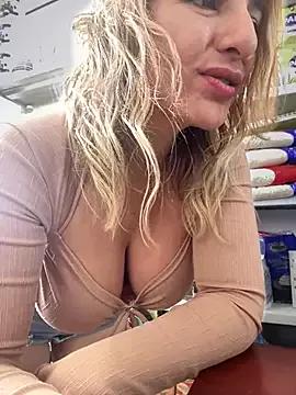 Girls: discover live performances with matured cam models, from teasing to fixations, in a variety of stunning live sex cams.