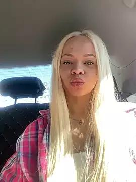 SandraHub from StripChat is Freechat