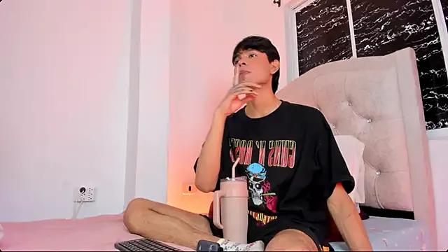 santiagoyoung18 from StripChat is Freechat