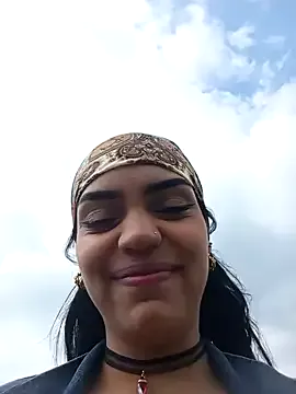 Sara-77 on StripChat